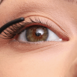 Close up of an model applying the cluster lashes