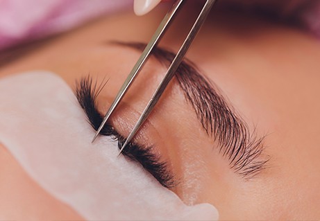 Close-up of an eye with short eyelashes