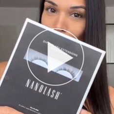 Women sharing their experience with Nanolash