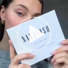 Women sharing their experience with Nanolash