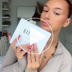 Women sharing their experience with Nanolash