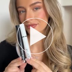 Women sharing their experience with Nanolash