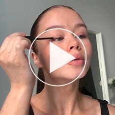 Women sharing their experience with Nanolash